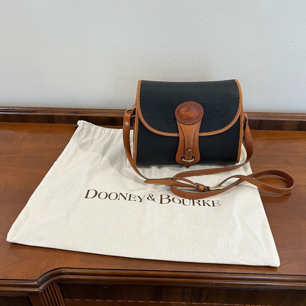 VTG 1990s Dooney & Bourke All Weather Leather Medium Essex Bag Black/Tan Trim